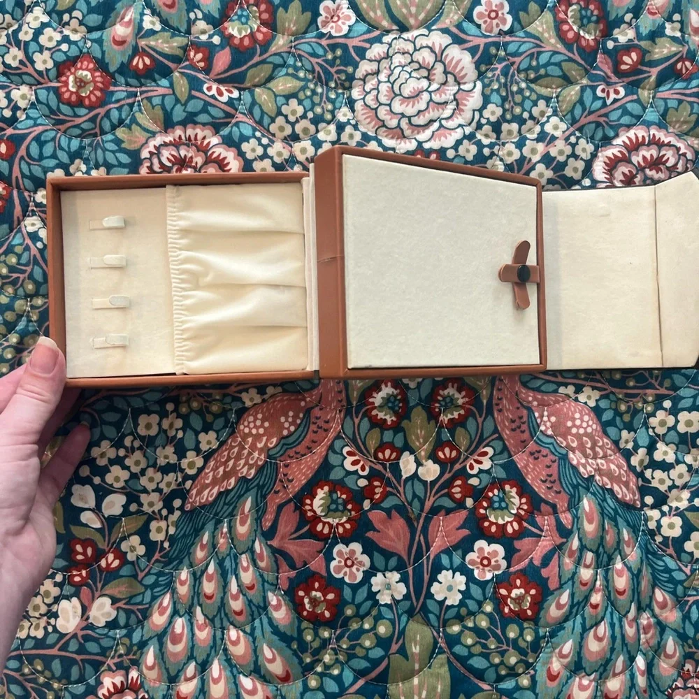 Fashion travel jewelry case